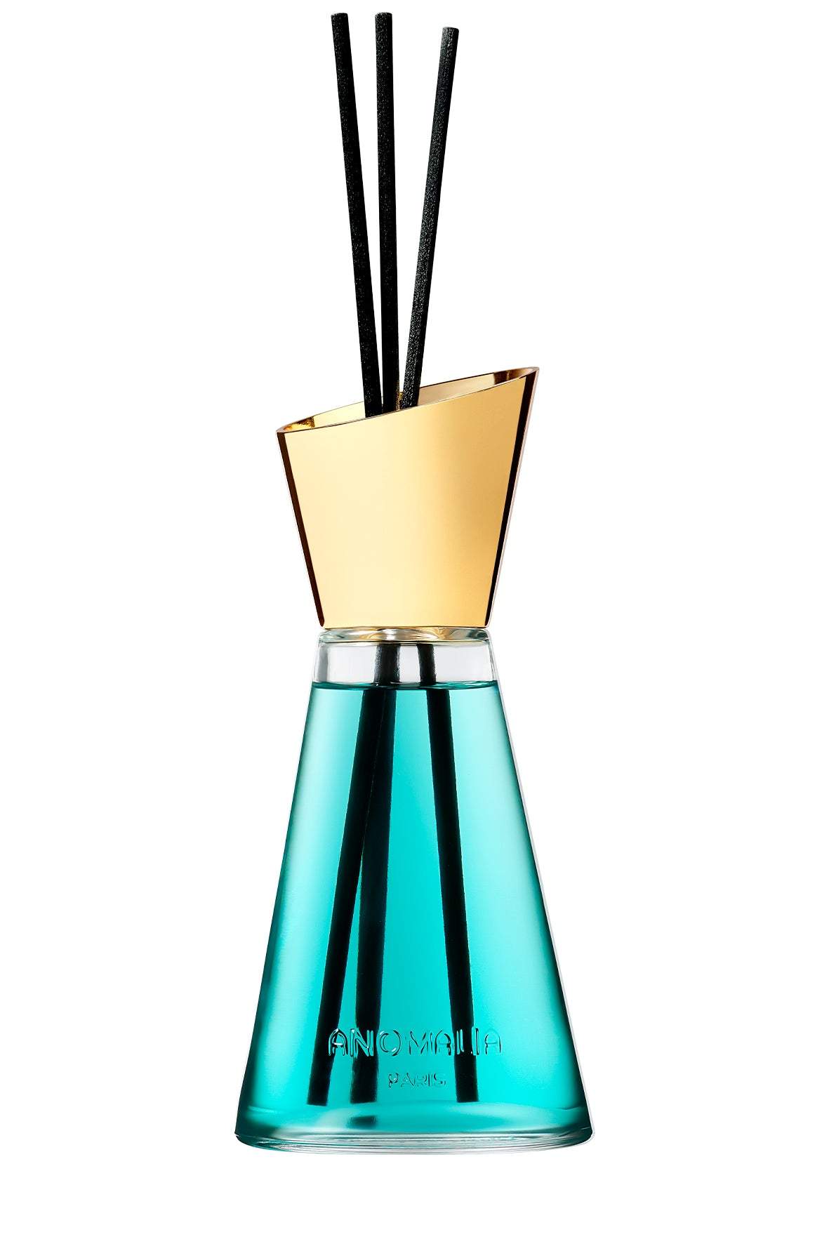 Essence(s) of the Ocean: the force of the ocean, illuminated by white flowers in full bloom.
THE MOOD
Housed in a hand-polished crystal vessel crafted by Waltersperger, this diffuser embodies the meeting of olfactory artistry and glassmaking excellence. Its refined, continuous diffusion fills the space with a singular trail, at once luminous, elegant and deeply inhabited.