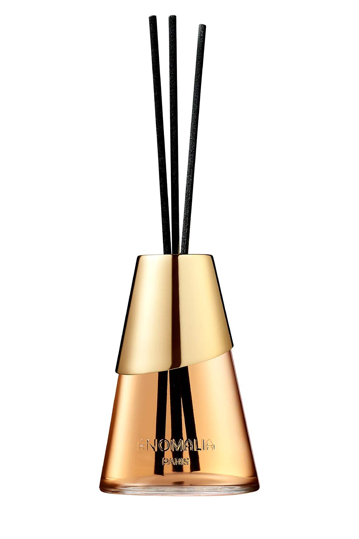 Essence(s) of Babylon — the scent of a new Babylon: a wondrous world of clashing civilizations, seen through the prism of aromas, textures, and emotions. Leather, coffee, and tobacco notes intertwine with iris, rose, and oriental spices. An ideal choice for the living room.